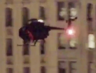 Σαν από ταινία: Ελικόπτερα ειδικών επιχειρήσεων πετούν ανάμεσα στους ουρανοξύστες του Λος Άντζελες